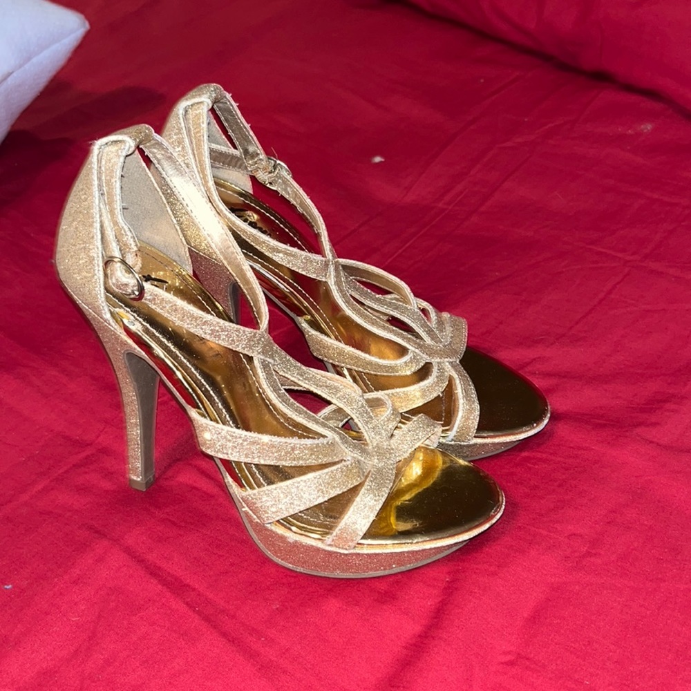There Gold glitter heel
